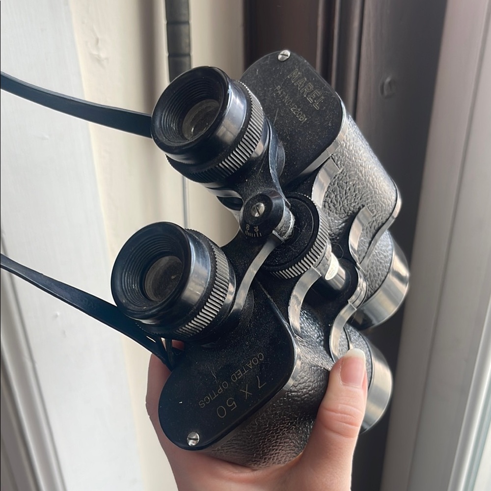 Vintage Black Binoculars with Textured Grip and Central Focus Wheel
